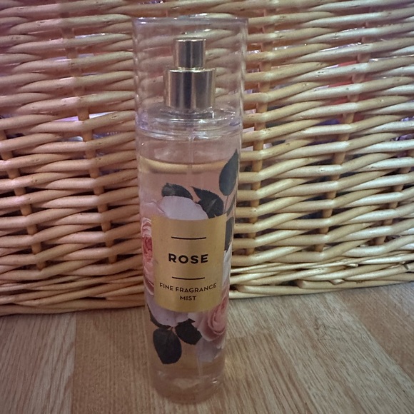 💧 2 For $32 Bath & Body Works Rose with Floral Design - Picture 1 of 1